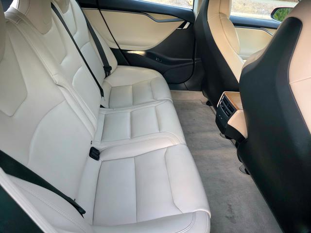 Photo of 2018 Red Tesla Model S