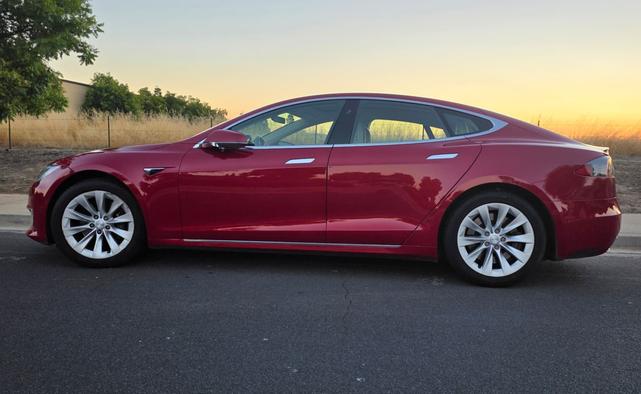 Photo of 2018 Red Tesla Model S