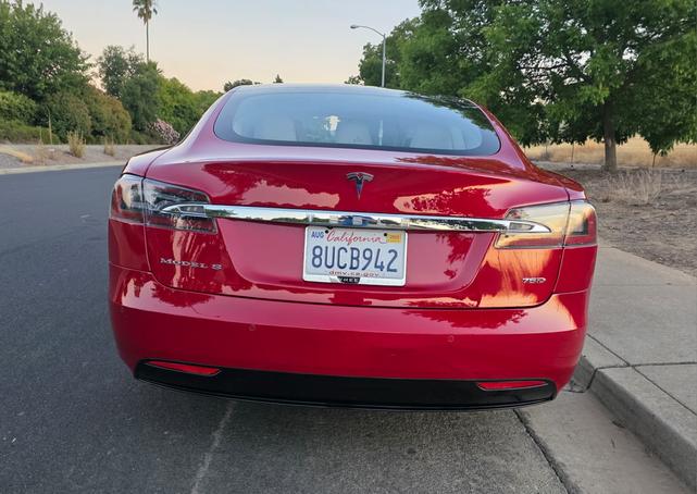 Photo of 2018 Red Tesla Model S