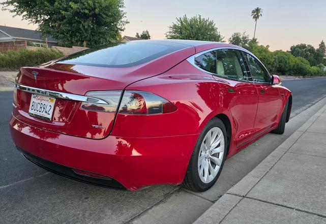 Photo of 2018 Red Tesla Model S