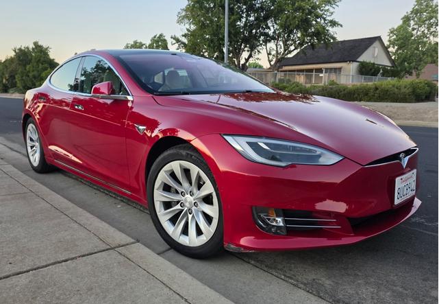 Photo of 2018 Red Tesla Model S