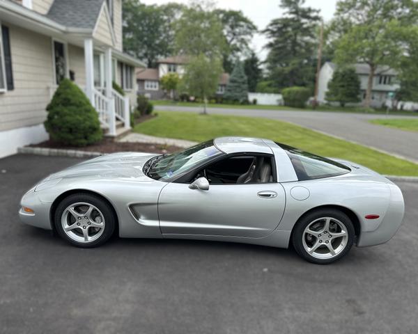 Photo of 2002 Silver Chevrolet Corvette