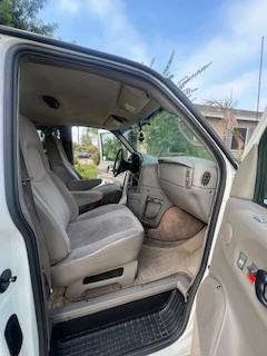 Photo of 2005 White Chevrolet Astro