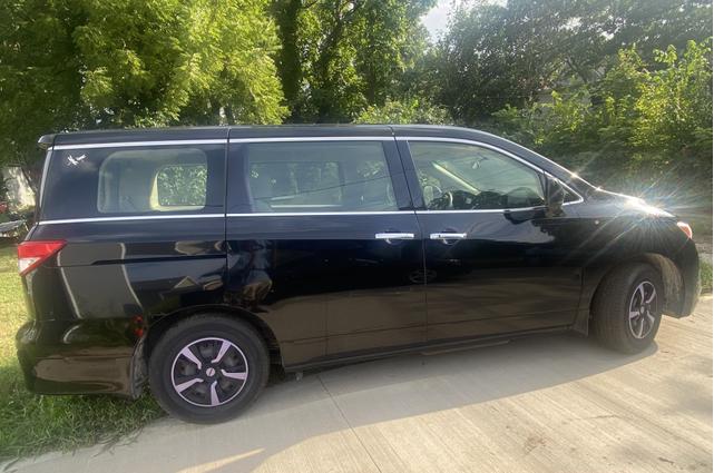 Photo of 2014 Black Nissan Quest