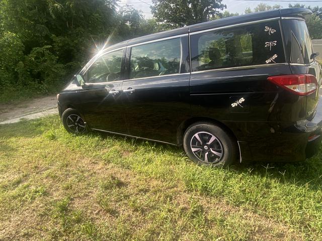Photo of 2014 Black Nissan Quest