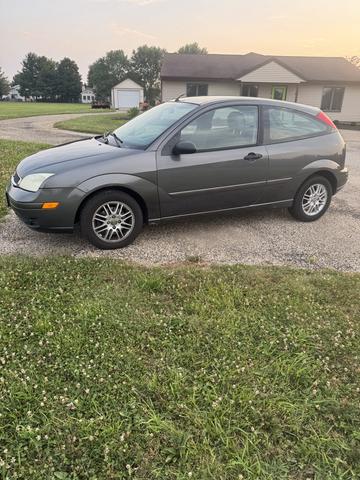 Photo of 2005 Gray Ford Focus