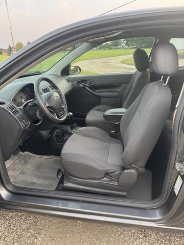 Photo of 2005 Gray Ford Focus