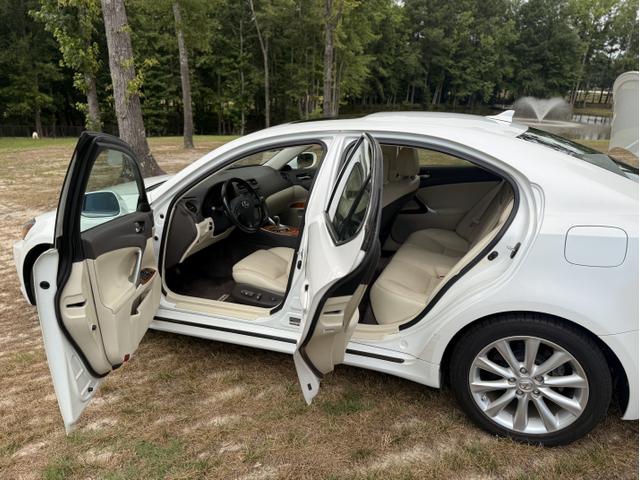 Photo of 2009 White Lexus IS 250
