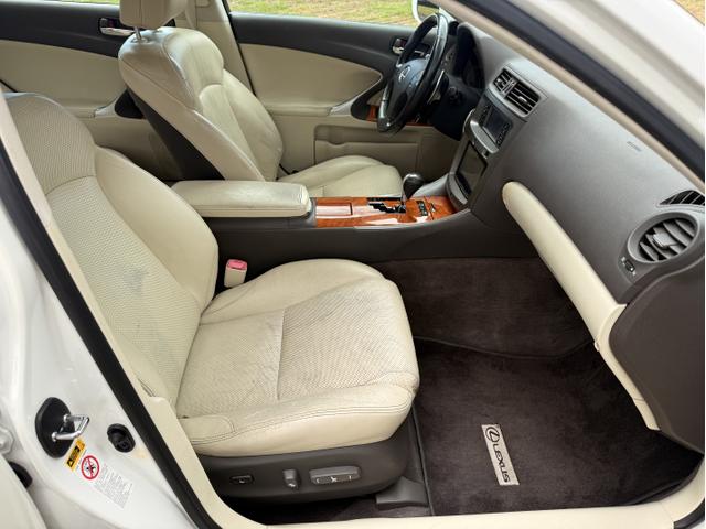 Photo of 2009 White Lexus IS 250