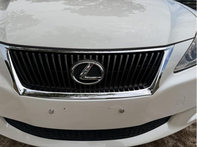Photo of 2009 White Lexus IS 250