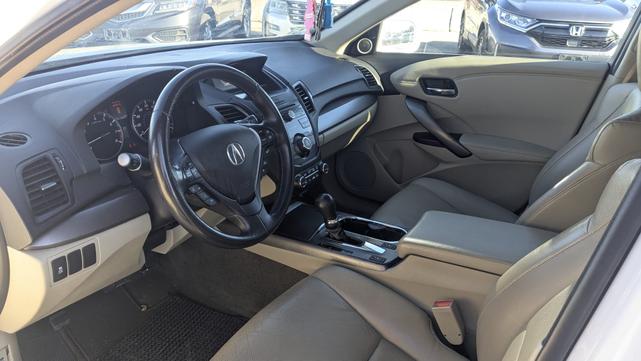 Photo of 2015 White Acura RDX