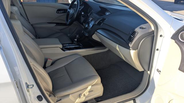 Photo of 2015 White Acura RDX