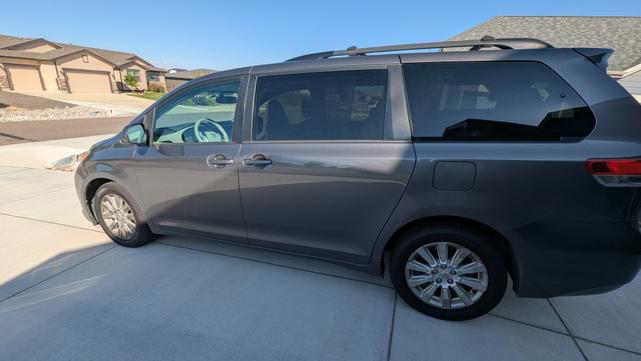 Photo of 2011 Gray Toyota Sienna