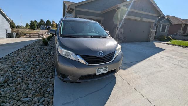 Photo of 2011 Gray Toyota Sienna