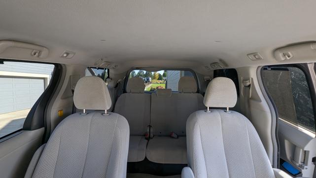 Photo of 2011 Gray Toyota Sienna