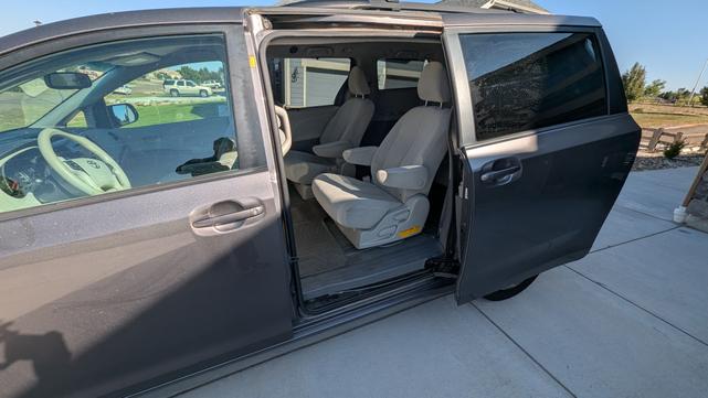 Photo of 2011 Gray Toyota Sienna