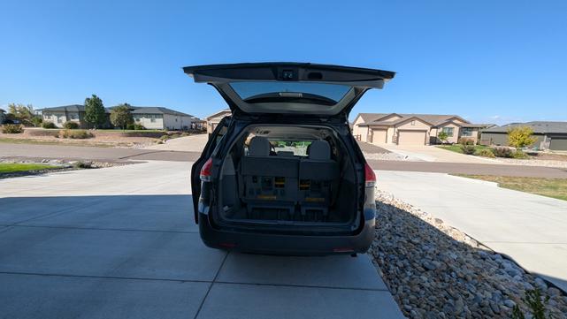 Photo of 2011 Gray Toyota Sienna