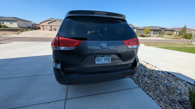 Photo of 2011 Gray Toyota Sienna