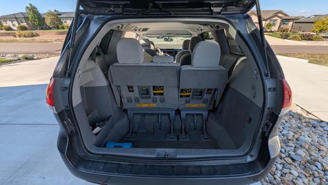 Photo of 2011 Gray Toyota Sienna
