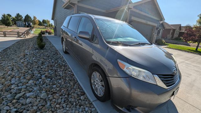 Photo of 2011 Gray Toyota Sienna