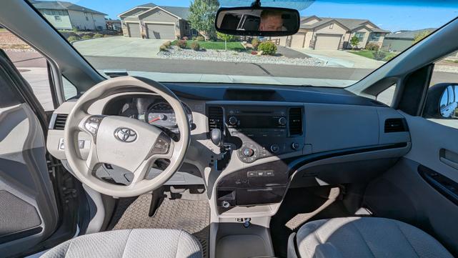 Photo of 2011 Gray Toyota Sienna