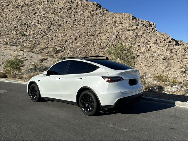 Photo of 2023 White Tesla Model Y