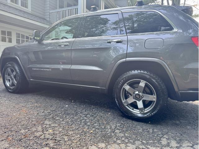 Photo of 2014 Gray Jeep Grand Cherokee