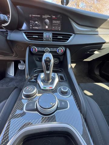 Photo of 2022 Black Alfa Romeo Giulia