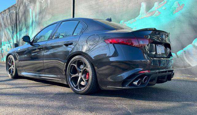 Photo of 2022 Black Alfa Romeo Giulia