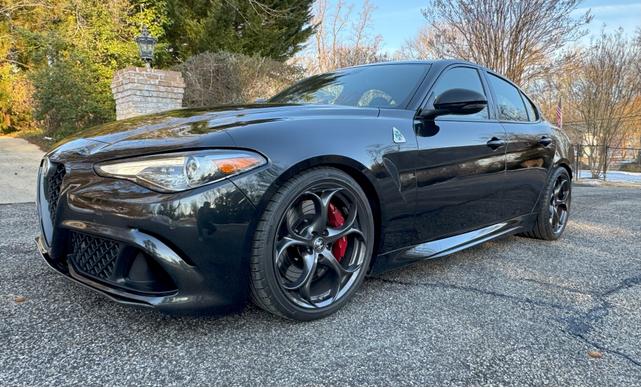 Photo of 2022 Black Alfa Romeo Giulia