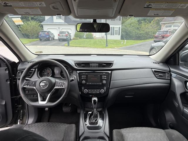 Photo of 2017 Green Nissan Rogue
