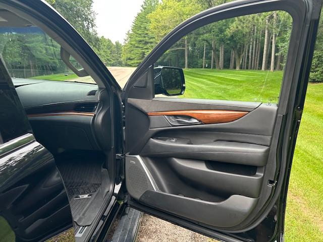 Photo of 2019 Black Cadillac Escalade ESV
