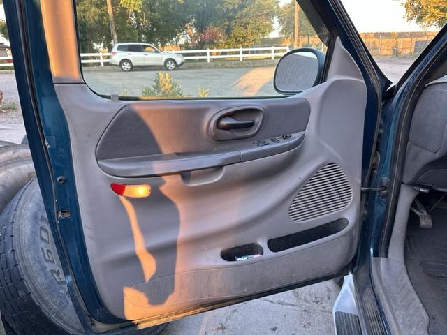 Photo of 2000 Green Ford F-150