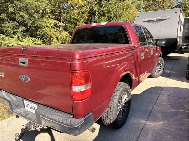 Photo of 2004 Red Ford F-150