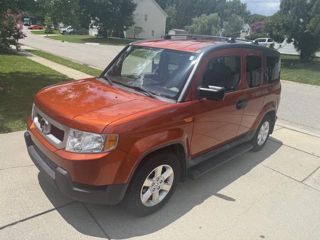 Photo of 2011 Orange Honda Element