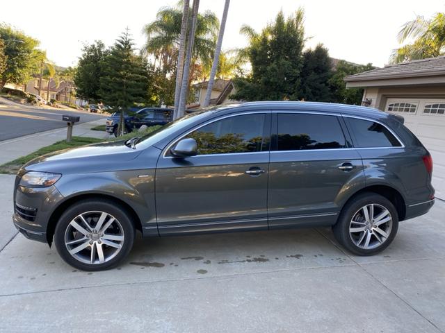 Photo of 2014 Gray Audi Q7