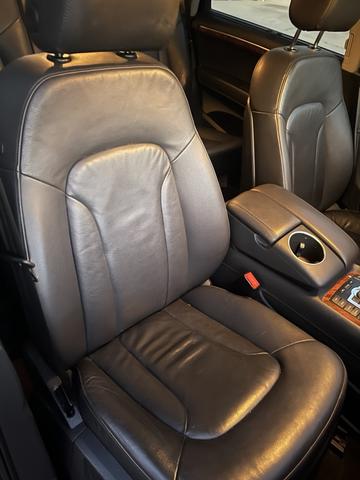 Photo of 2014 Gray Audi Q7