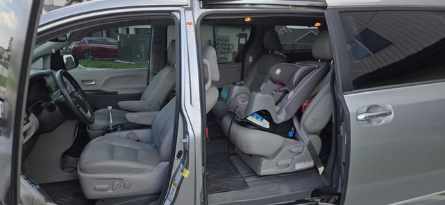Photo of 2017 Silver Toyota Sienna