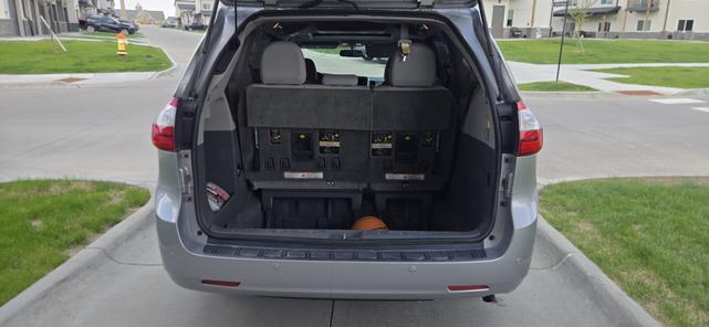 Photo of 2017 Silver Toyota Sienna