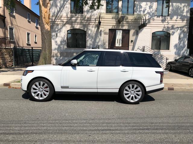 Photo of 2013 White Land Rover Range Rover