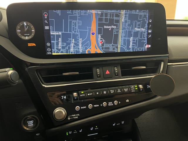 Photo of 2022 Blue Lexus ES 350
