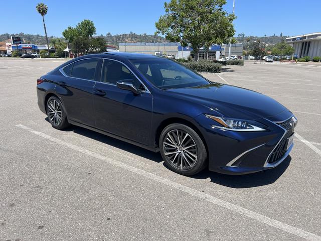 Photo of 2022 Blue Lexus ES 350