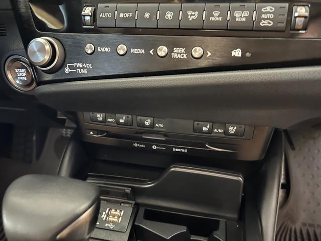 Photo of 2022 Blue Lexus ES 350