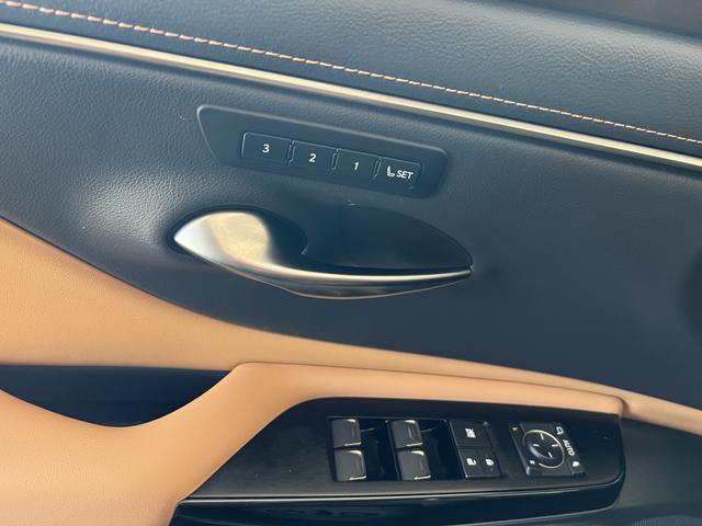 Photo of 2022 Blue Lexus ES 350