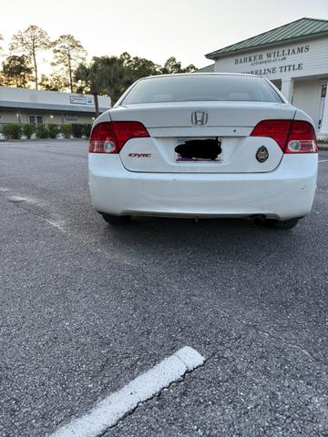 Photo of 2007 White Honda Civic