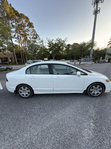 Photo of 2007 White Honda Civic