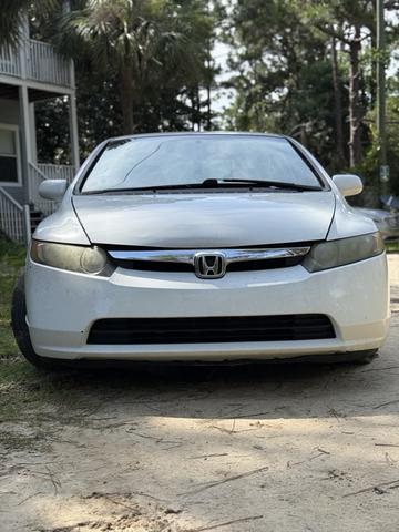 Photo of 2007 White Honda Civic