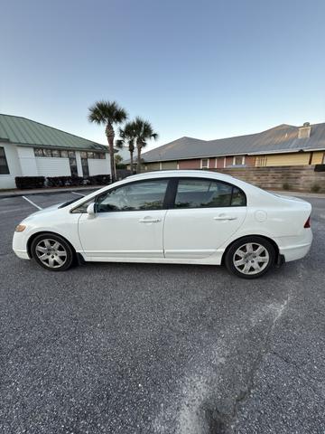 Photo of 2007 White Honda Civic