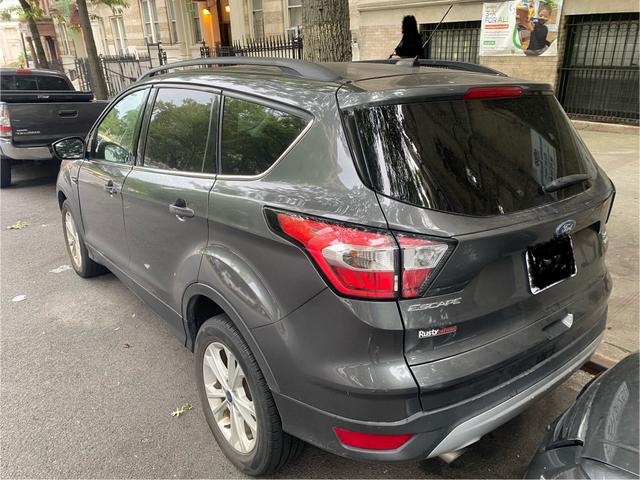 Photo of 2018 Gray Ford Escape