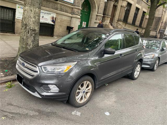 Photo of 2018 Gray Ford Escape